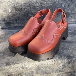 Charlotte stone clogs